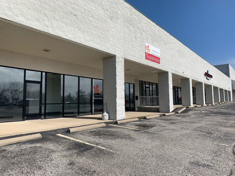 Blackiston Mill Rd Shopping Center: 1418 & 1420 Blackiston Mill Rd, Clarksville, IN 47129